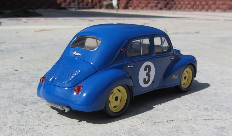 Solido 1:18 - Berline miniature -Renault 4CV 1956 - Modèle moulé sous pression a